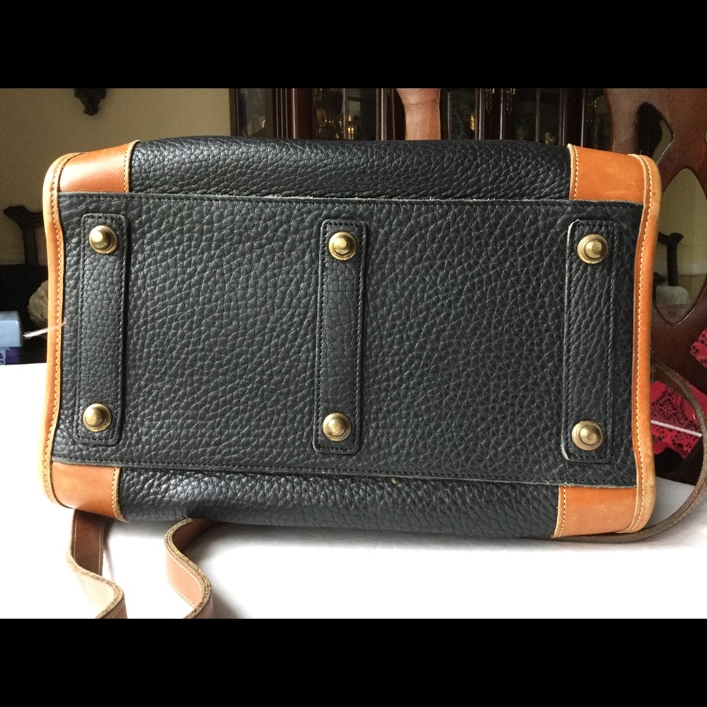 *SOLD* Dooney & Bourke AWL Large Satchel Shldr Bag Blk/Tn - Picture 5 of 16